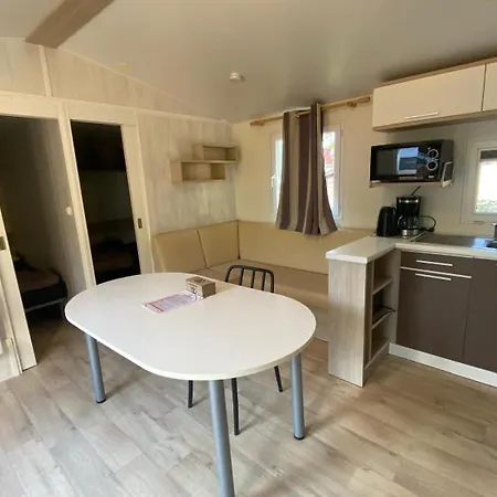 Mobil-home à Dans Un 3 étoiles *