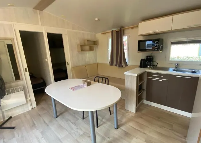 Mobil-home à Dans Un 3 étoiles *