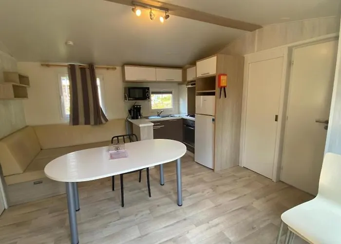 Mobil-home à Dans Un 3 étoiles *
