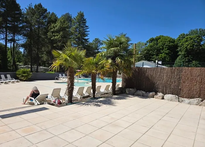 Mobil-home à Dans Un 3 étoiles Camping